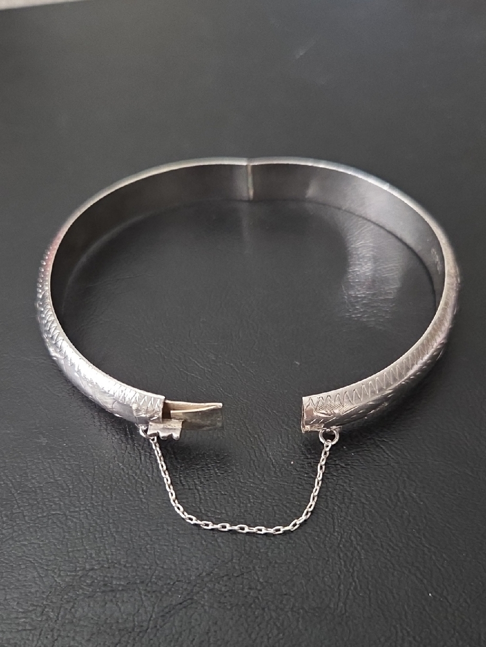 Vintage Sterling Silver Etched Hinged Bangle Bracelet with Security Chain